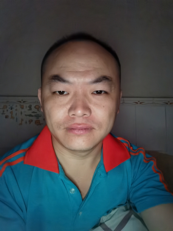 与子携老的第三张照片--鞍山相亲服务中心